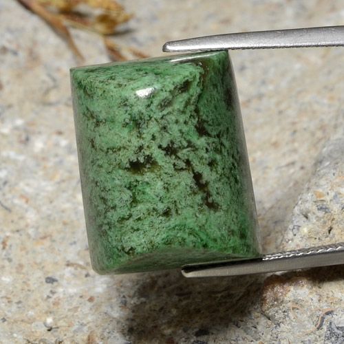 32.98ct 天然 中绿色 莫坐坐, 狭长方形, 不透明