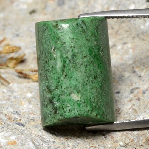 31.09ct 天然 中绿色 莫坐坐, 狭长方形, 不透明
