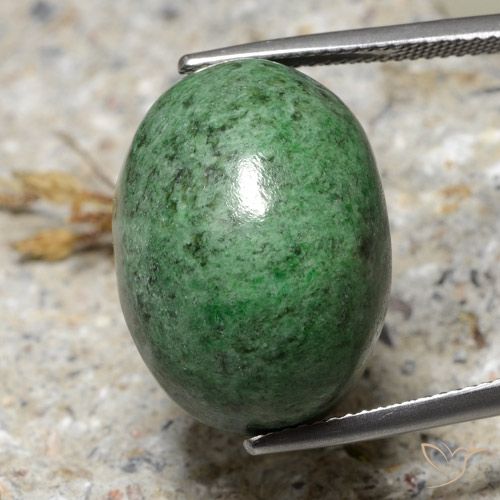 32.40ct 天然 淡松绿色 莫坐坐, 椭圆形, 不透明