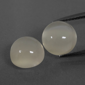 6.72克拉天然月长石，圆形切割，半透明