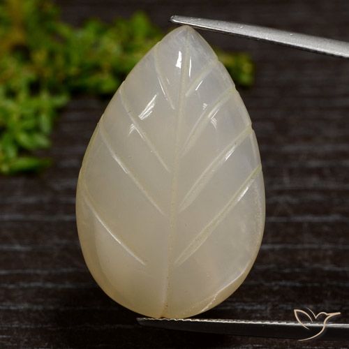 31.11克拉天然月光石，异形，半透明