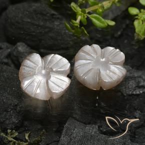 3.96克拉天然月长石，花形切割，半透明