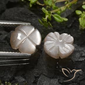 3.96克拉天然月长石，花形切割，半透明