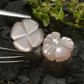 3.29克拉天然月长石，花形切割，半透明