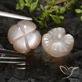 5.09克拉天然月长石，花形切割，半透明
