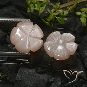 6.87克拉天然月长石，花形切割，半透明
