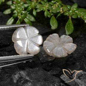 3.40克拉天然月长石，花形切割，半透明