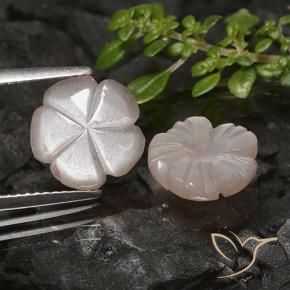 4.83克拉天然月长石，花形切割，半透明