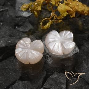 3.06克拉天然月长石，花形切割，半透明