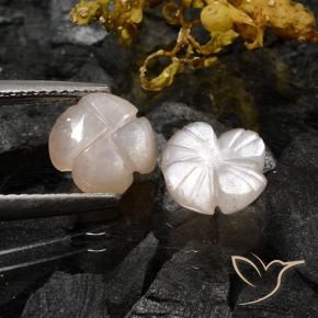 3.06克拉天然月长石，花形切割，半透明