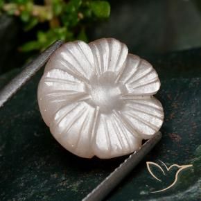 7.28克拉天然月长石，花形切割，半透明