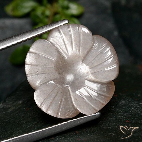 7.28ct 天然 非常浅的粉红色 月长石, 花形切割, 半透明