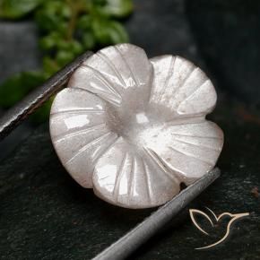 7.28克拉天然月长石，花形切割，半透明