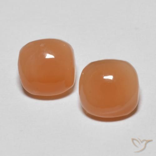 1.58ctw 天然 浅橙色 月长石, 软垫, 半透明