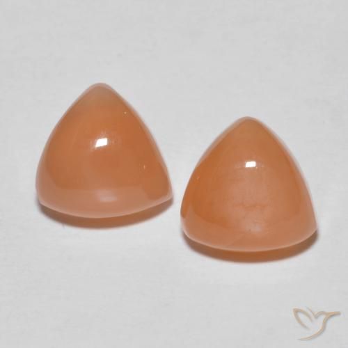 3.69克拉天然月长石，胖三角形，半透明