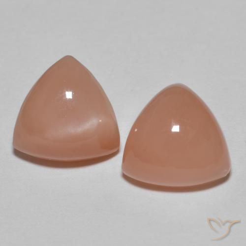 3.52ctw 天然 Pinkish Peach 月长石, 胖三角形, 不透明