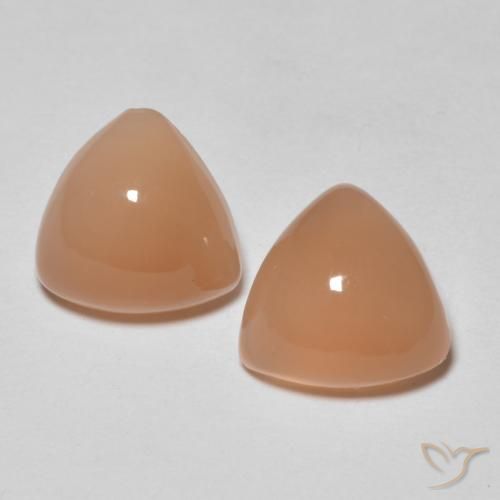3.57ctw 天然 Medium Light-Orange 月长石, 胖三角形, 半透明