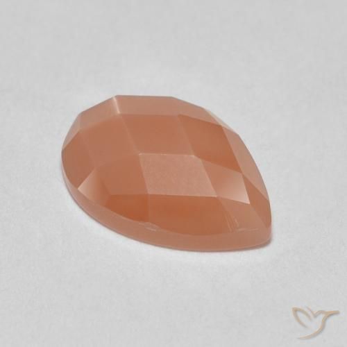 1.06克拉天然月长石，梨形，半透明