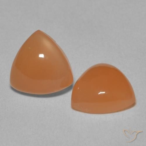 3.21克拉天然月长石，胖三角形，半透明