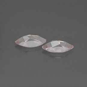 天然粉色摩根石，马眼形，8.1×4.1毫米，VVS