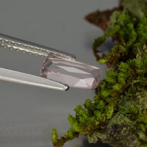 0.65克拉天然铯绿柱石，垫形剪裁，VVS