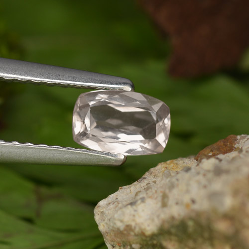 0.46克拉天然铯绿柱石，垫形剪裁，VVS