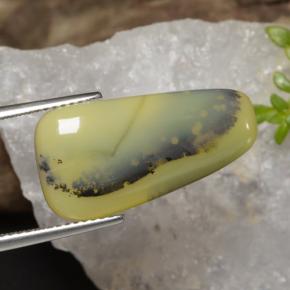 8.75克拉天然苔藓蛋白石，异形，半透明