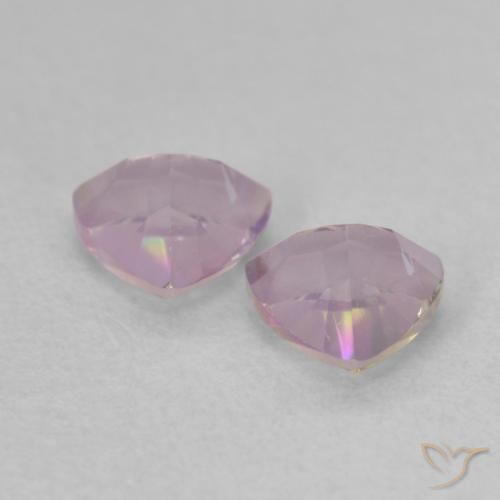 0.88天然多色镀膜石英，三角形，5.3×5.2毫米，VVS-VS