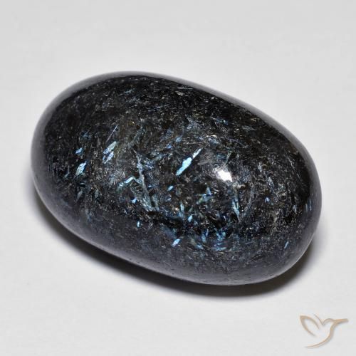 28.08ct 天然 黑色带蓝色闪光 Nuummite, 椭圆形, 不透明
