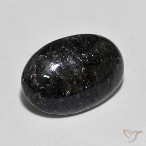 9.38克拉天然Nuummite，椭圆形，不透明