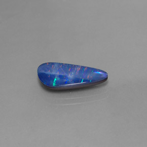 2.95克拉天然多色欧泊拼合石，异形，17.9×8.7毫米，不透明