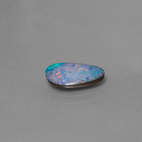 1.26克拉天然多色欧泊拼合石，异形，11.4×6.1毫米，不透明