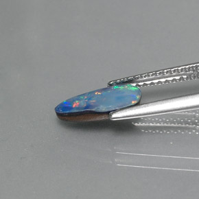 0.74克拉天然多色欧泊拼合石，异形，10.1×5.6毫米，不透明