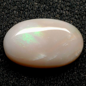 5.51克拉天然多色欧泊，椭圆形切割，17.2×10.7毫米，不透明