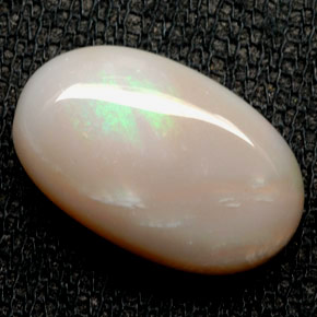 5.51克拉天然多色欧泊，椭圆形切割，17.2×10.7毫米，不透明