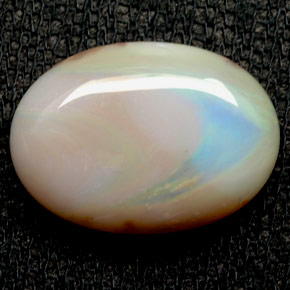 6.24克拉天然多色欧泊，椭圆形切割，17.3×12.4毫米，不透明