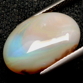 6.24克拉天然多色欧泊，椭圆形切割，17.3×12.4毫米，不透明