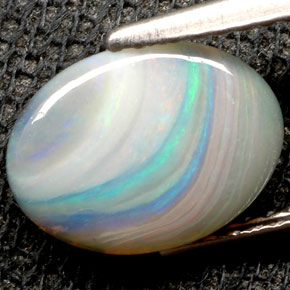 1.32克拉天然多色欧泊，椭圆形切割，10.4×7.7毫米，不透明