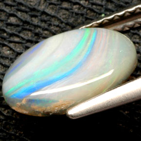 1.32克拉天然多色欧泊，椭圆形切割，10.4×7.7毫米，不透明