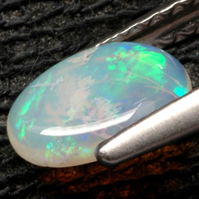 0.36克拉天然多色欧泊，椭圆形切割，7×4.9毫米，不透明
