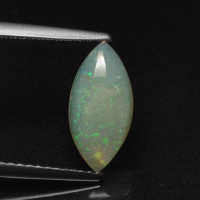 1.31克拉天然多色欧泊，马眼形，12.2×6毫米，透明