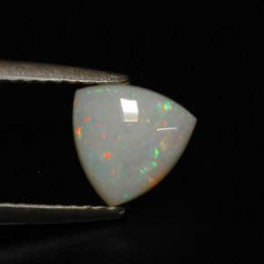 0.75克拉天然多色欧泊，透明，7.1×7.2毫米，透明/半透明