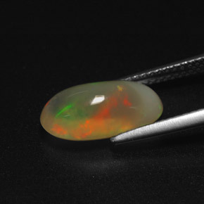 2.78克拉天然多色欧泊，椭圆形切割，13.6×7.7毫米，半透明