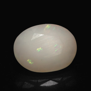 2.90克拉天然多色欧泊，椭圆形切割，11.8×9毫米，半透明