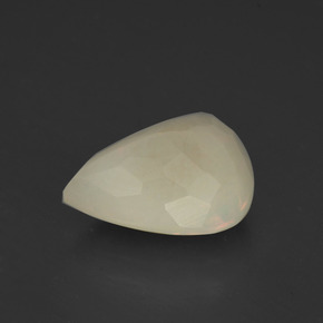 2.85克拉天然多色欧泊，梨形，12.4×9.8毫米，半透明