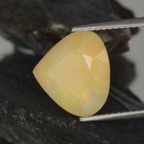 3.17克拉天然多色欧泊，梨形，12.4×11.2毫米，半透明