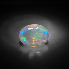 0.92克拉天然多色欧泊，透明，8.2×6.1毫米，透明/半透明