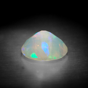0.91克拉天然多色欧泊，透明，8.2×6.1毫米，透明/半透明