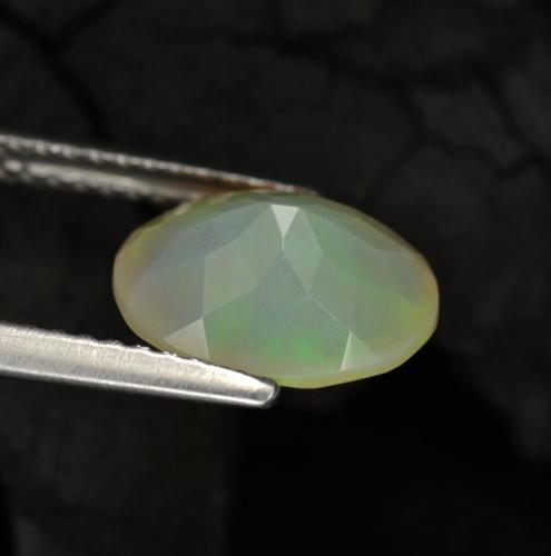 1.33克拉天然蛋白石，椭圆形，半透明