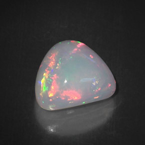 5.83克拉天然多色欧泊，三角形，12.8×11.9毫米，不透明